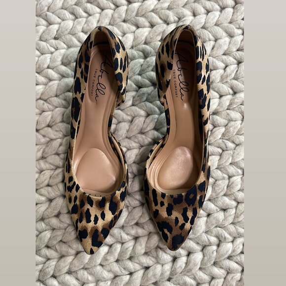 Abella Leopard Print Pointed Toe Kitten Heels Size 6M - Picture 1 of 7